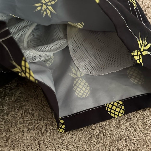 Men’s Pineapple Print Black Swim Shorts. Size Small - Picture 3 of 5